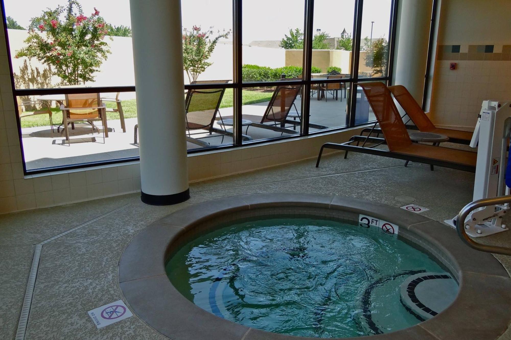คอร์ทยาร์ด คลาร์กสวิล Hotel คลาร์กส์วิลล์ ภายนอก รูปภาพ